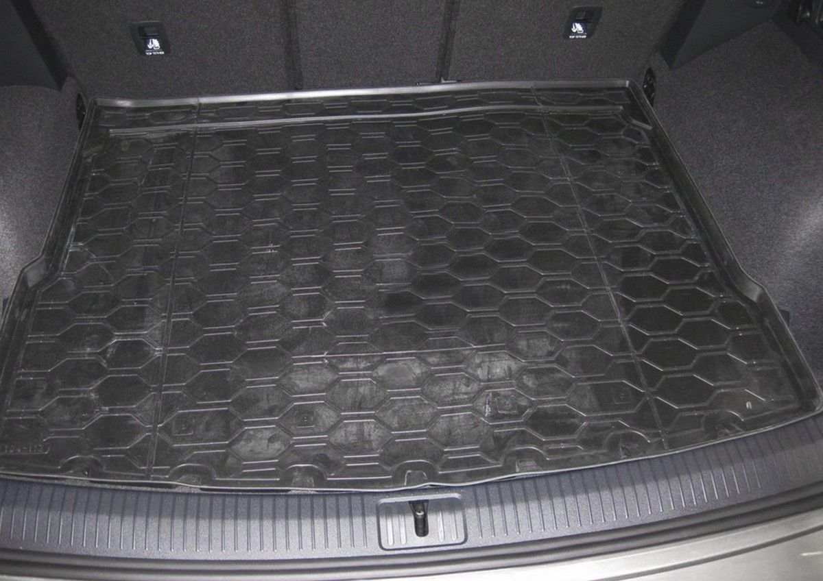 Rival 15805005 в багажник Volkswagen Tiguan II 2016->, черный